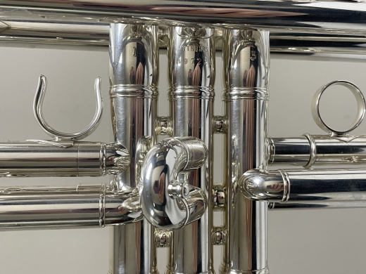 Yamaha YTR8335S Xeno Professional Trumpet 2